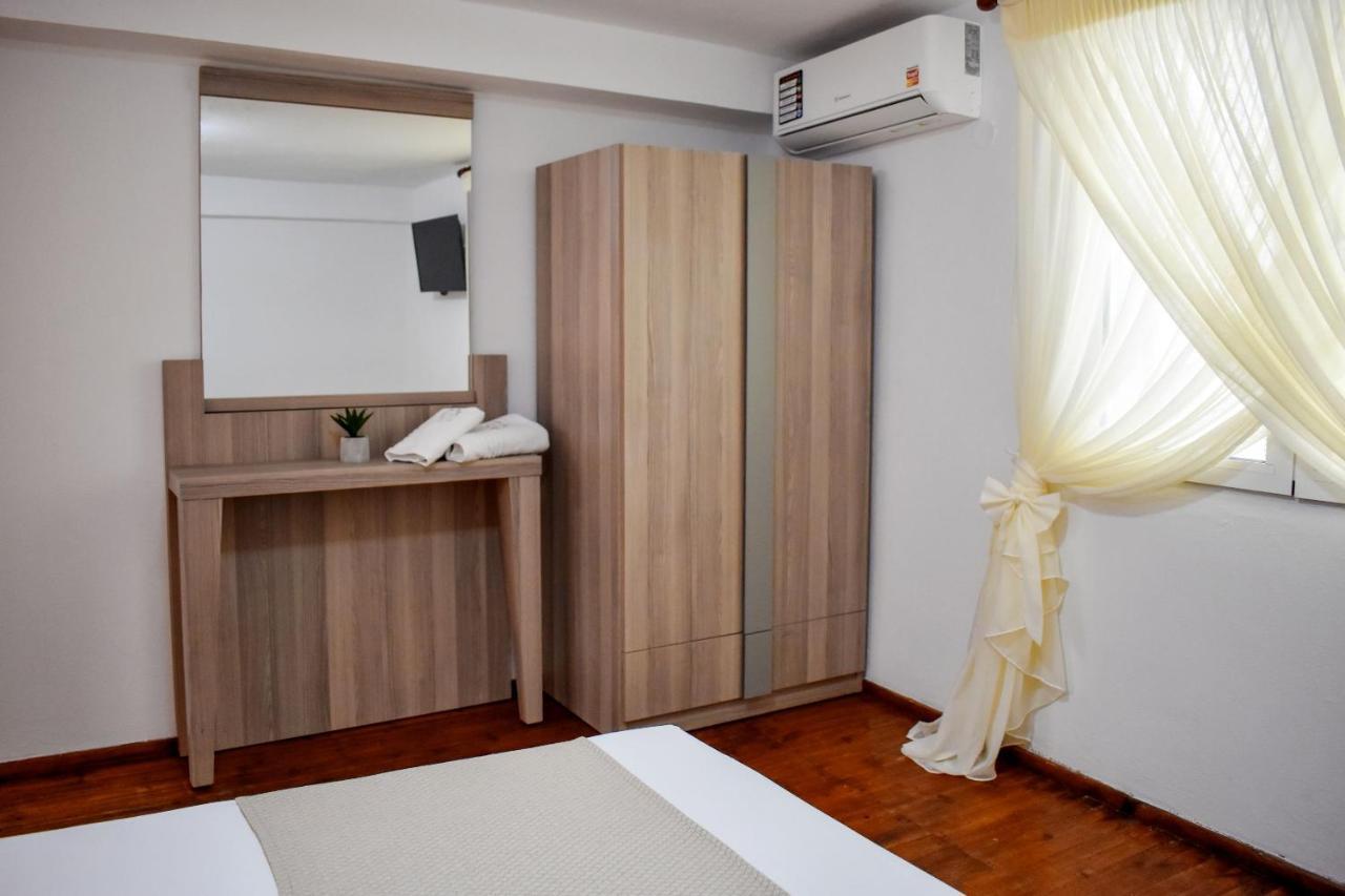 La Maison Plakes 3 Bdr Apt Skiathos Exterior foto